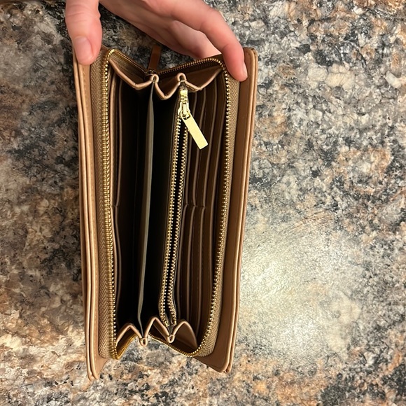 Matt & Nat Wallet - Picture 2 of 3